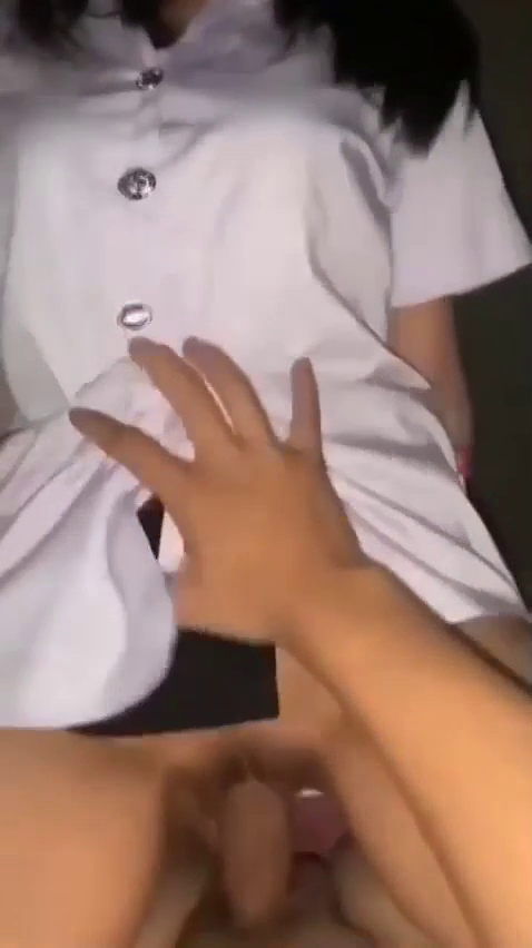 คลิปแฟนสาวหุ่นดีขึ้นโยกให้ผัว จัดคาชุดนักศึกษา เย็ดสดขยันซอยซะด้วย แถมนมใหญ่โดนซอยท่าหมาจนน้ำแตกใน